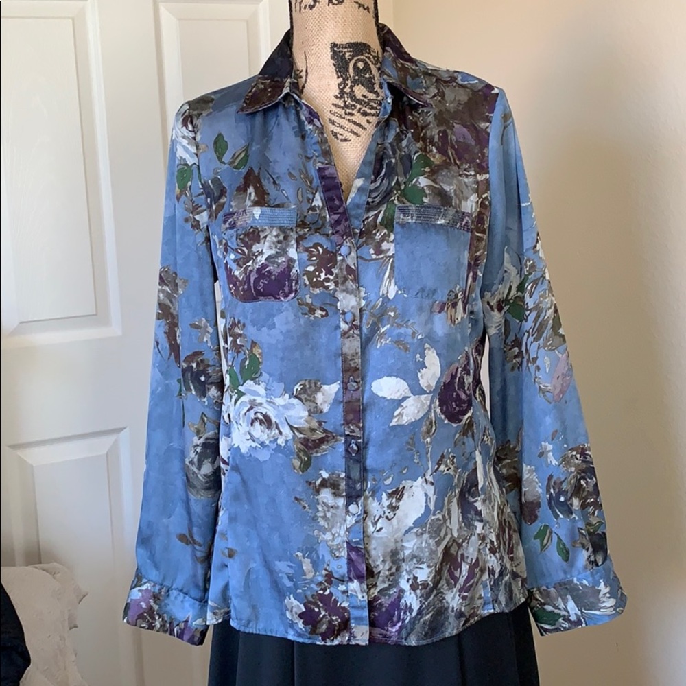 JNY EUC blue print blouse, silky material.
